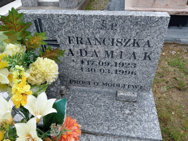 Franciszka Adamiak 1923 Komańcza - Grobonet - Wyszukiwarka osób pochowanych