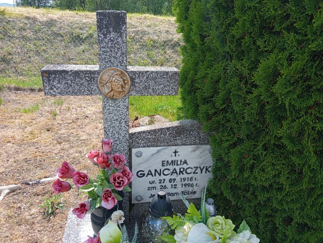 Emilia Gancarczyk 1918 Komańcza - Grobonet - Wyszukiwarka osób pochowanych